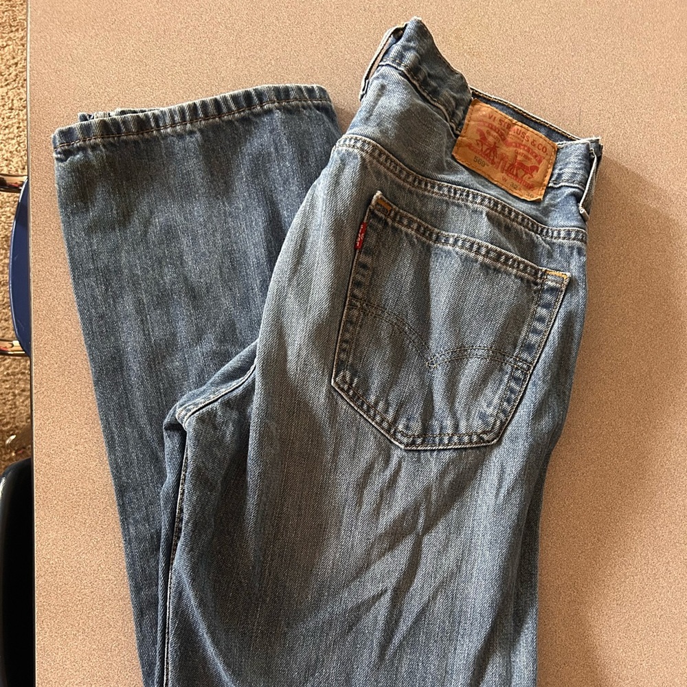Mens Levi Jeans 32X36, excellent condition, hardly worn!